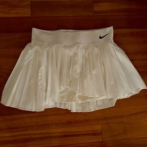 Nike white pleated tennis skirt size L